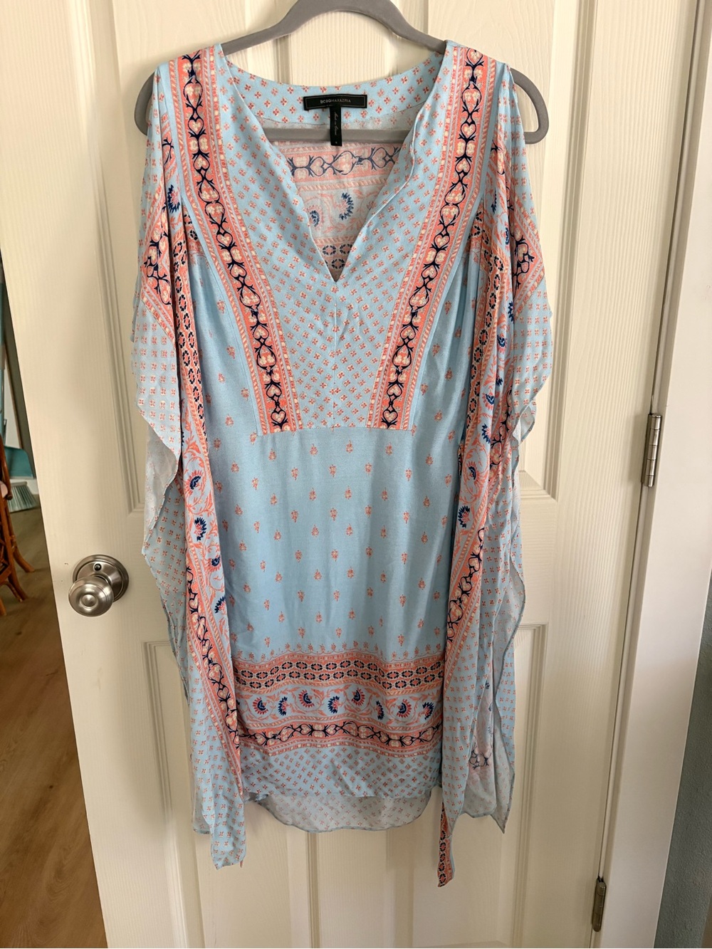 BCBGMaxAzria Light Blue Floral Print V-Neck Midi Dress with Peach Trim